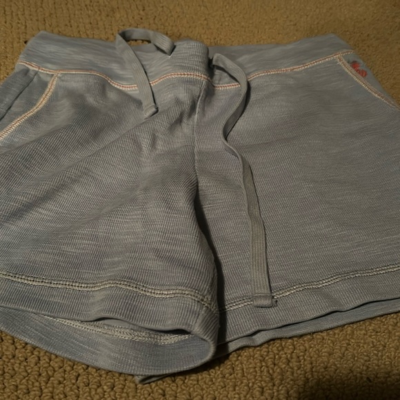 Tommy Bahama shorts - Picture 2 of 6
